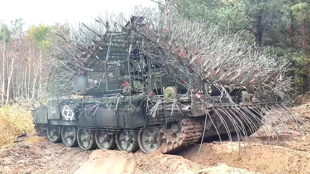 Танк Т-72Б3 России с самодельной защитой Дикобраз