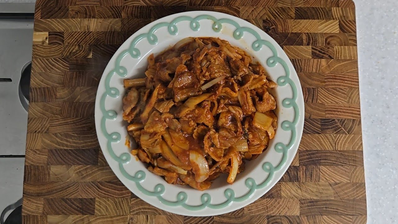 제육은 이 조합이 진짜다… 김치제육 끝판왕
