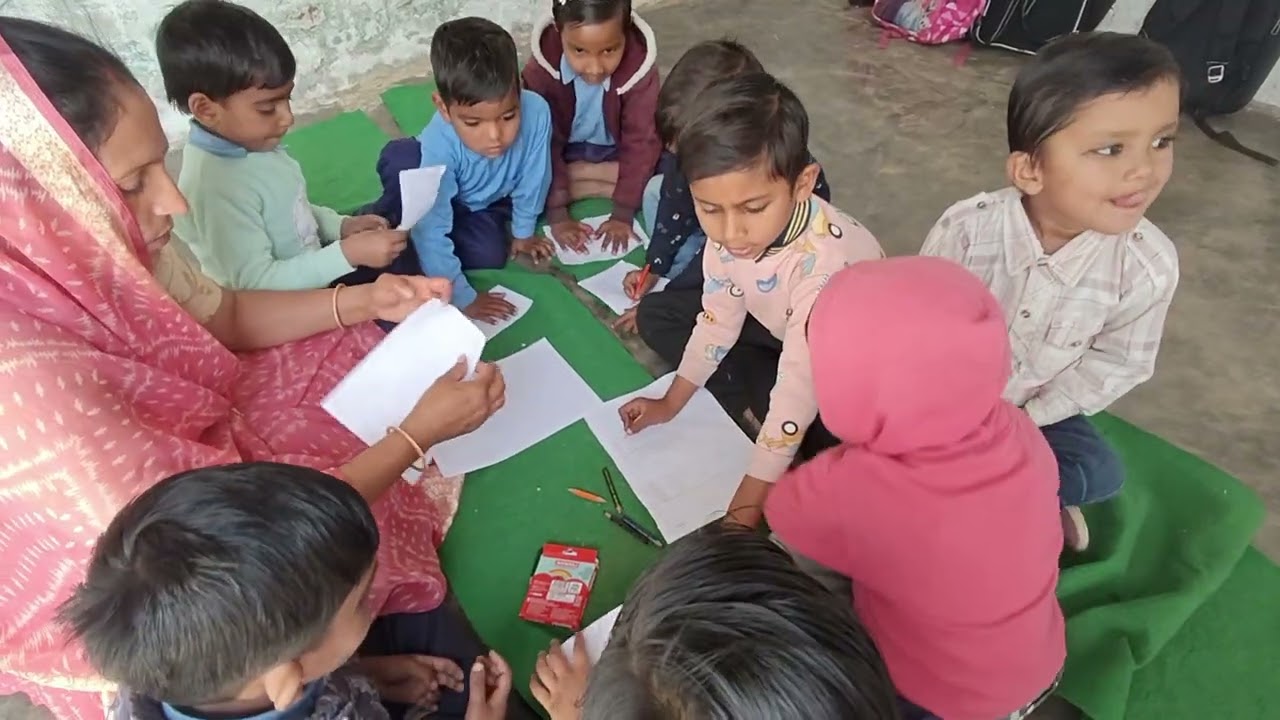 DECE4- क्रिया 4बच्चों के समुह के साथ ड्राइंग