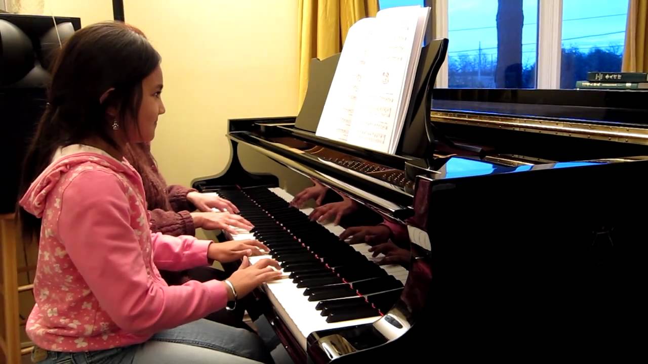 wenwen first time play on grand piano