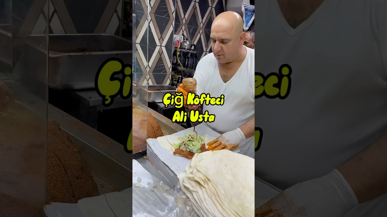 📌İstanbul Sirkeci&rsquo;de fenomen &ccedil;iğ k&ouml;fteci Ali Usta 😎d&uuml;r&uuml;m&uuml; bol, 60₺