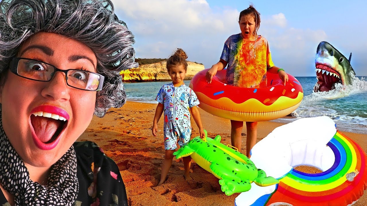 Ruby & Bonnie Pack for the Beach!  Funny Pretend Play w/ Granny