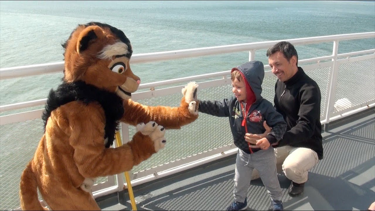 Kitwana Lion Goes on Public Fursuiting Ferry Trip to Victoria, BC