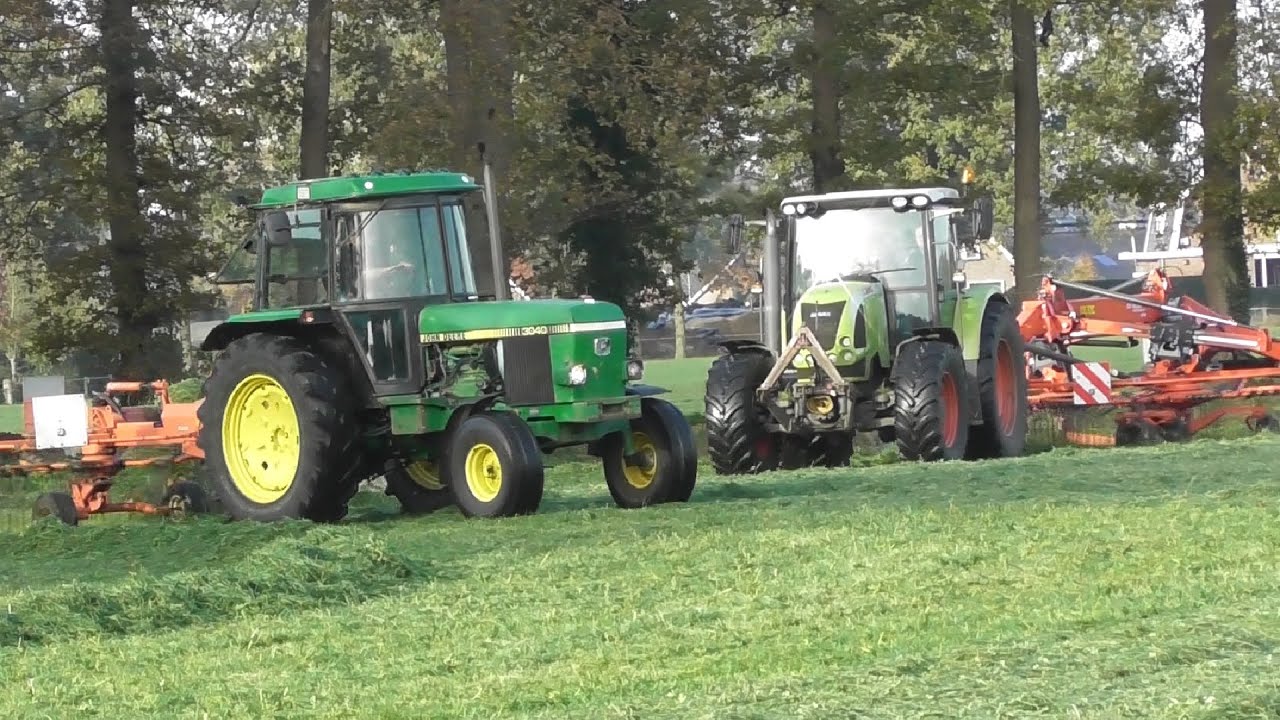 Raking silage with 2x Kuhn