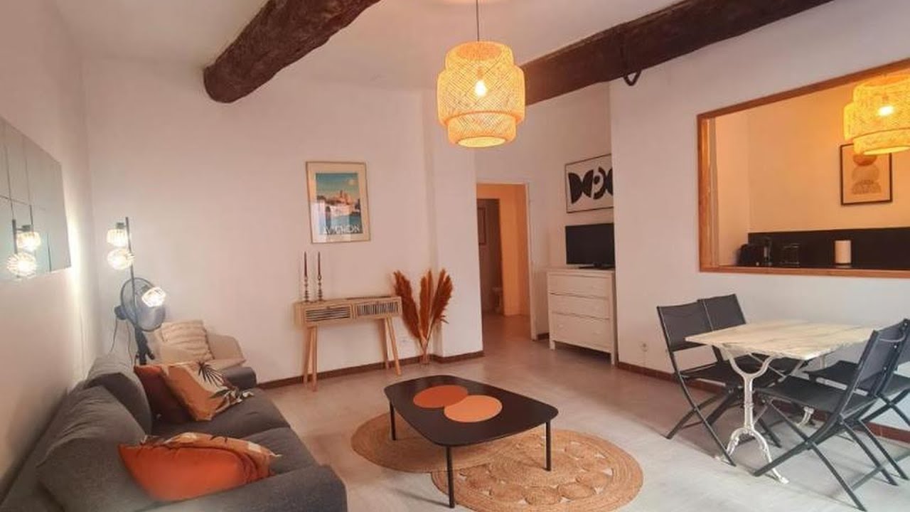 Appartement intra muros avec cour privee | Avignon, France | Hotel Review ⭐