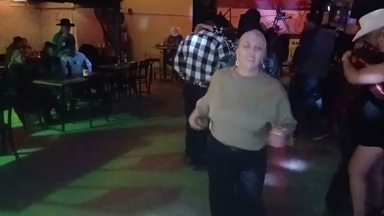 ASI  DIFRUTA UNO EN FIESTA NORTEÑA EL BAILE