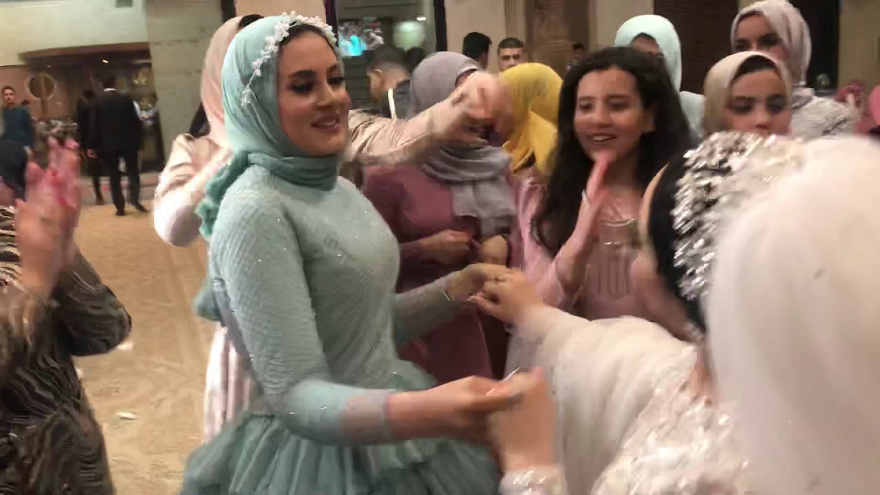 اخت العروسه تنهار من البكاء بسبب اختها