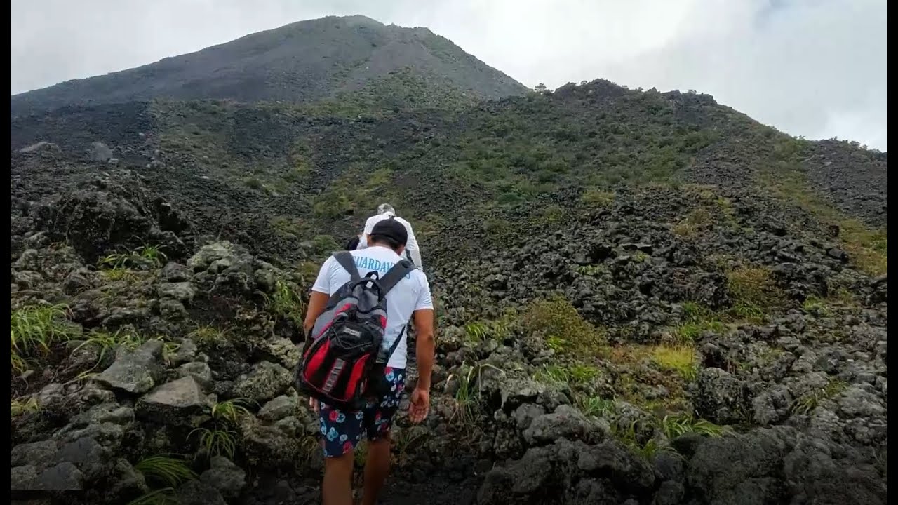 ESCALANDO EL VOLCAN DE IZALCO, uno de los retos más duros para Rescate y Pesca