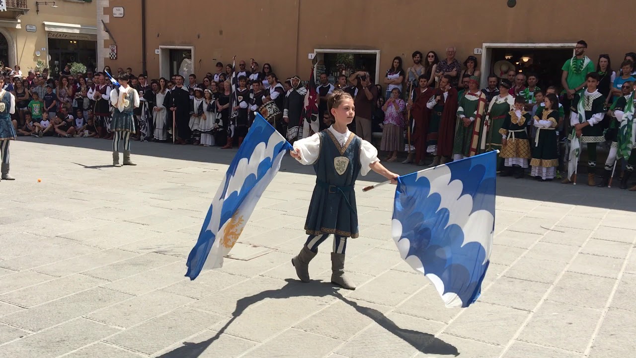 I Citti dei Canneti al sorteggio del Barbarossa 2018. Sbandieratori San Quirico d'Orcia