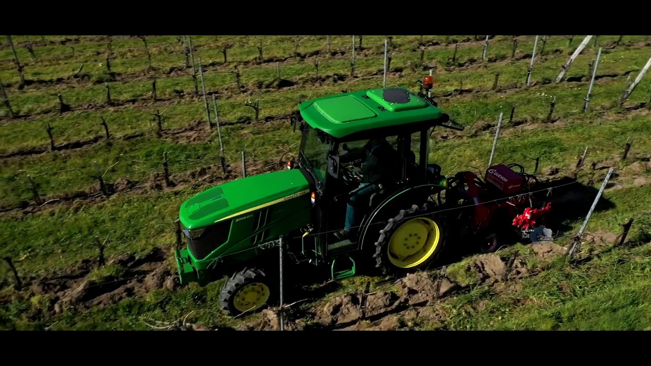 Travail du sol vigne Boisselet John Deere