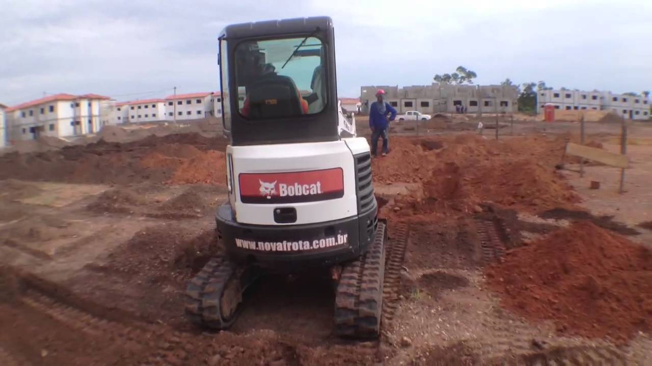 Locta Loca&ccedil;&atilde;o de M&aacute;quinas - Mini Escavadeira Bobcat E26