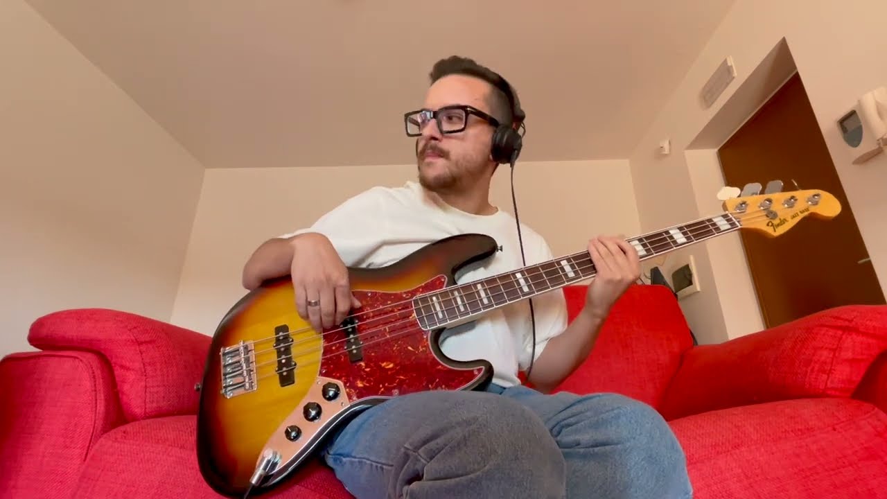 Stadio - Acqua e Sapone (Bass Cover)