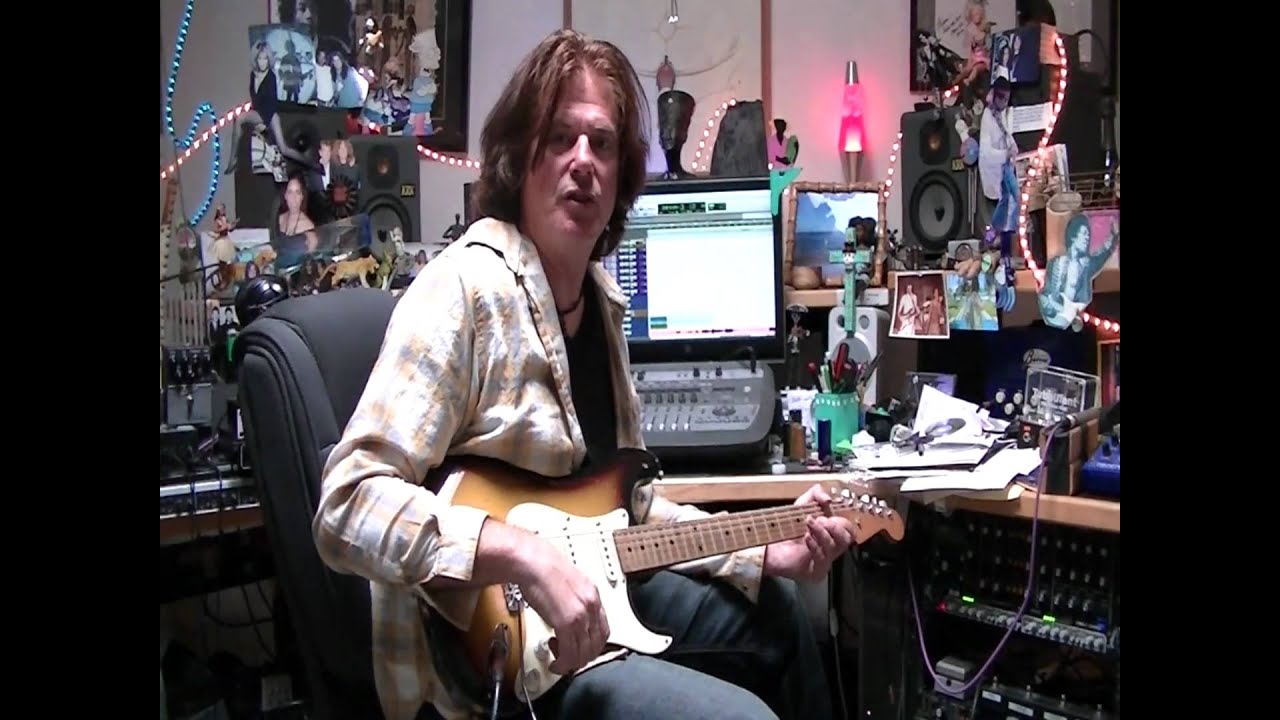 Michael Thompson demonstrating Carl Martin Chorus X2 and Echotone