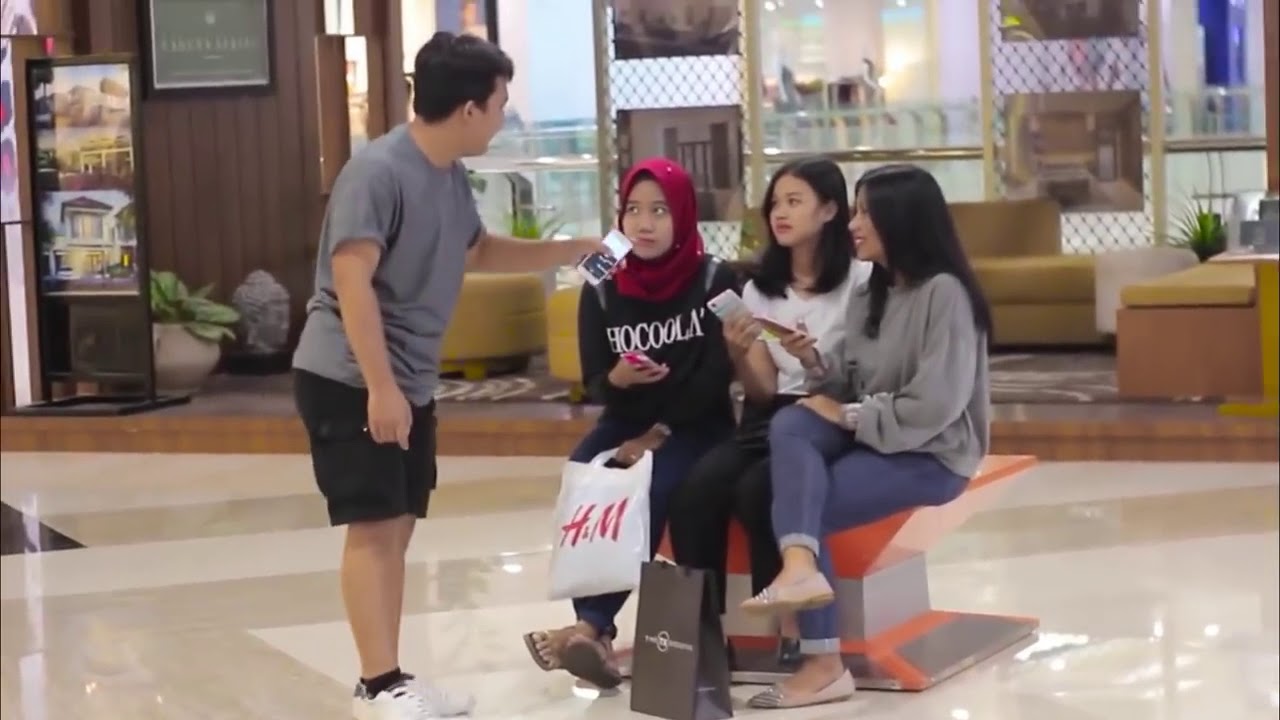 CEWEK CANTIK YANG BAPER SAAT DI PRANK RAJA GOMBAL INDONESIA