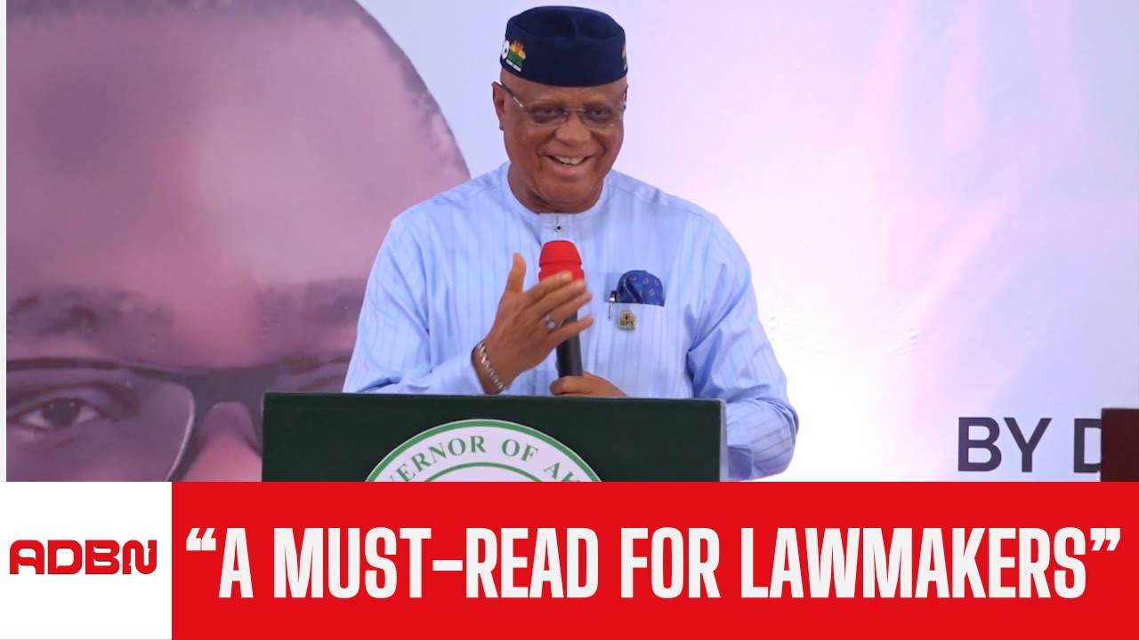 Губернатор штата Аква-Ибом Умо Эно выступил на презентации книги Эффионга Боба.