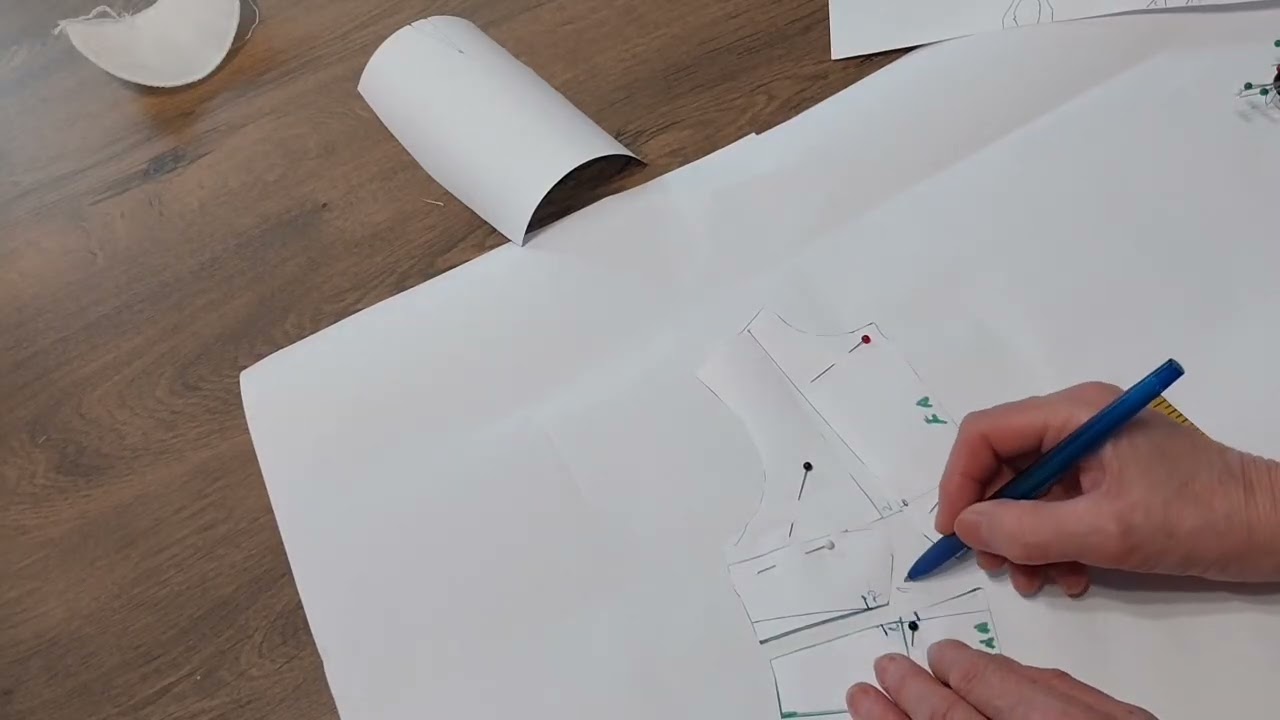  Cum facem Tiparul rochiei cu tăietură sub bust