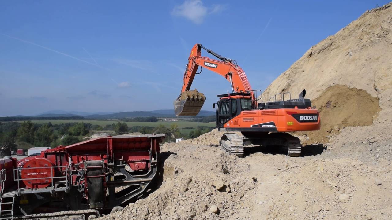 Doosan DX380 LC-5 loading Terex Finlay Jaw Crusher J-1170