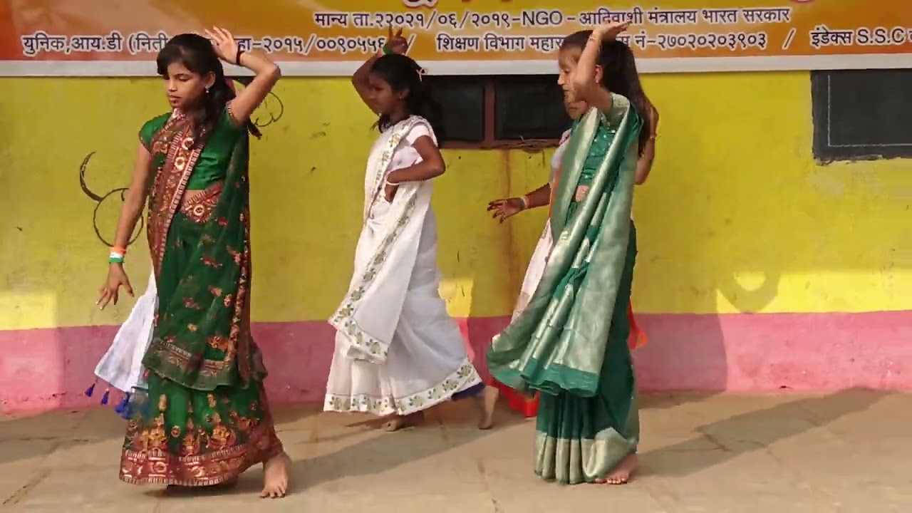 It's happen only an India Girls Grup Dance ( best viral song)