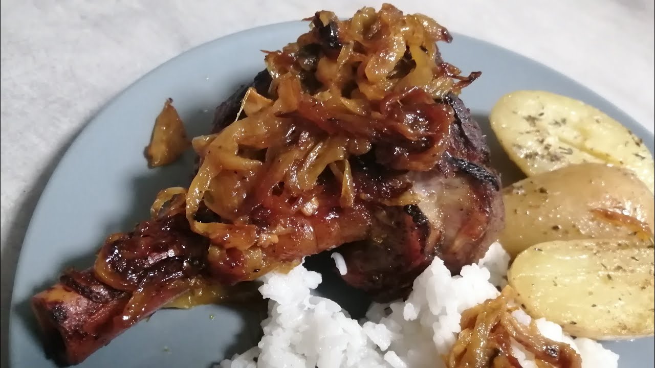 فخد الخروف مشوي ومحمر في الفرن بطريقة سهلة ولذيذةgigot d'agneau