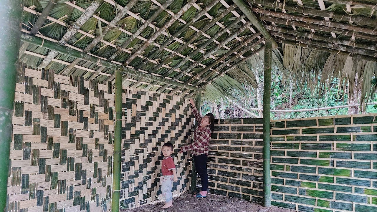 Life Challenges in the Forest: Building a Bamboo House with My Young Son After Days of Wandering
