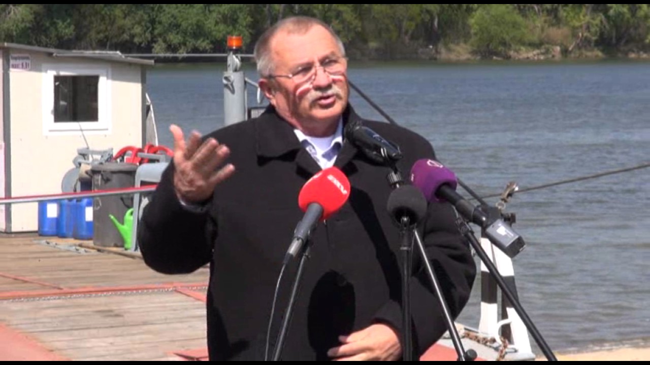Átadták a felújított kompot Tiszacsegén