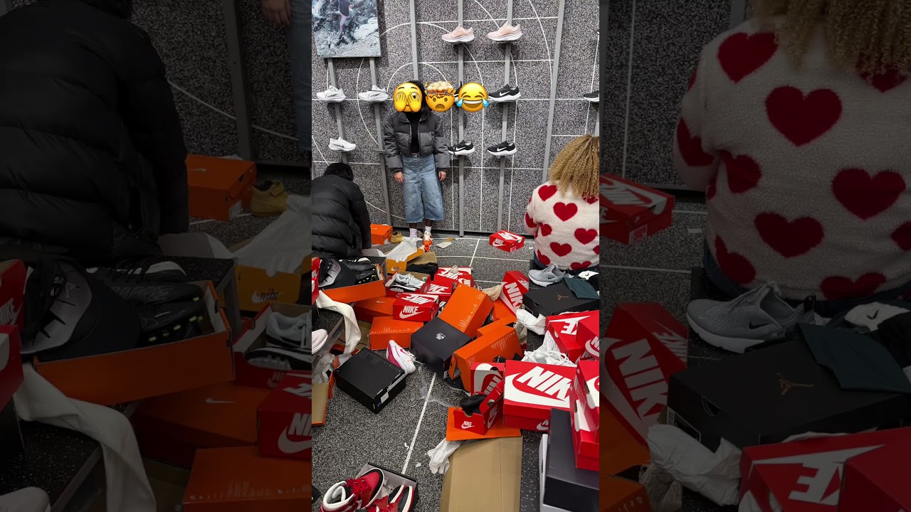 Nike Boxing Day Sale crazy mess in store #sale #boxingday #boxingdaysale #nike #viralvideo