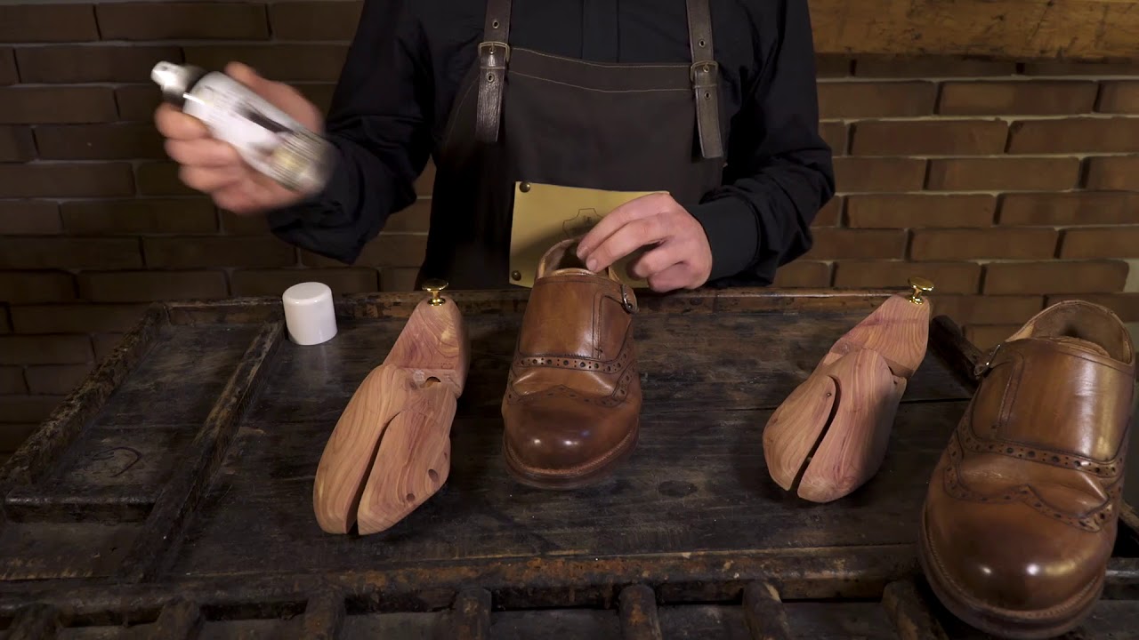 Come togliere pieghe dalle scarpe con tendiscarpe e spray allargascarpe
