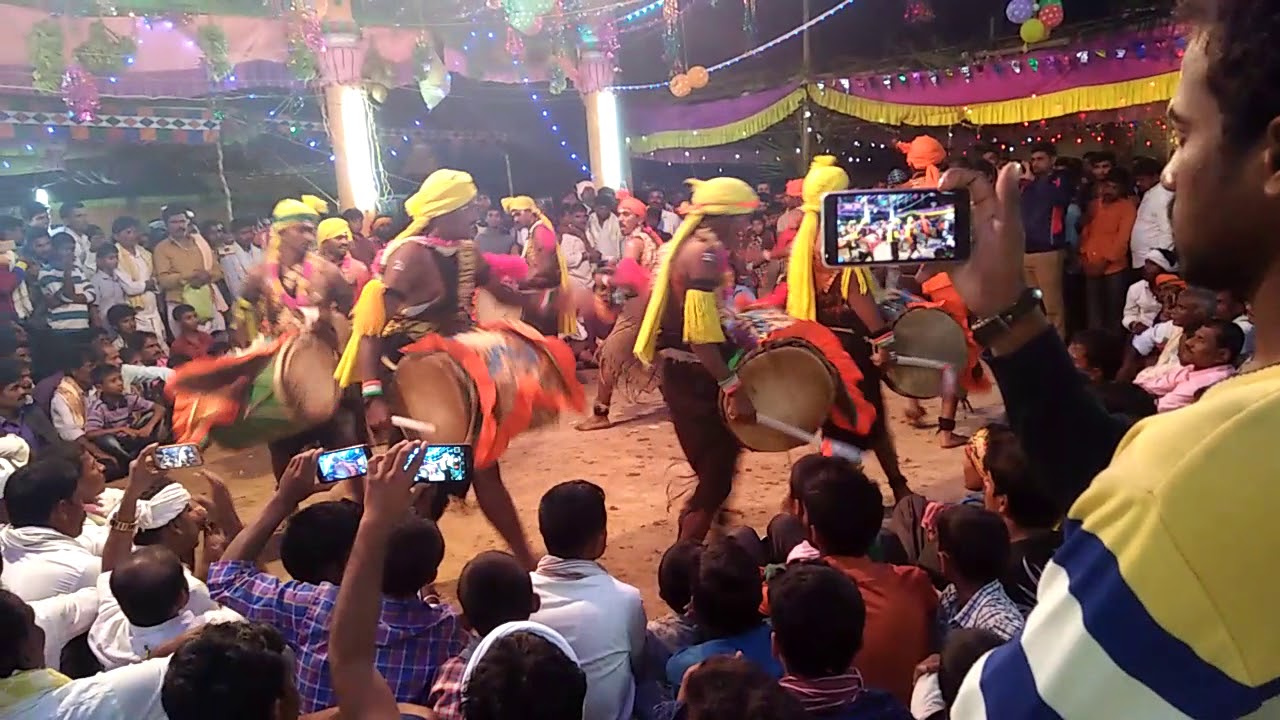 Dollu kunitha ........