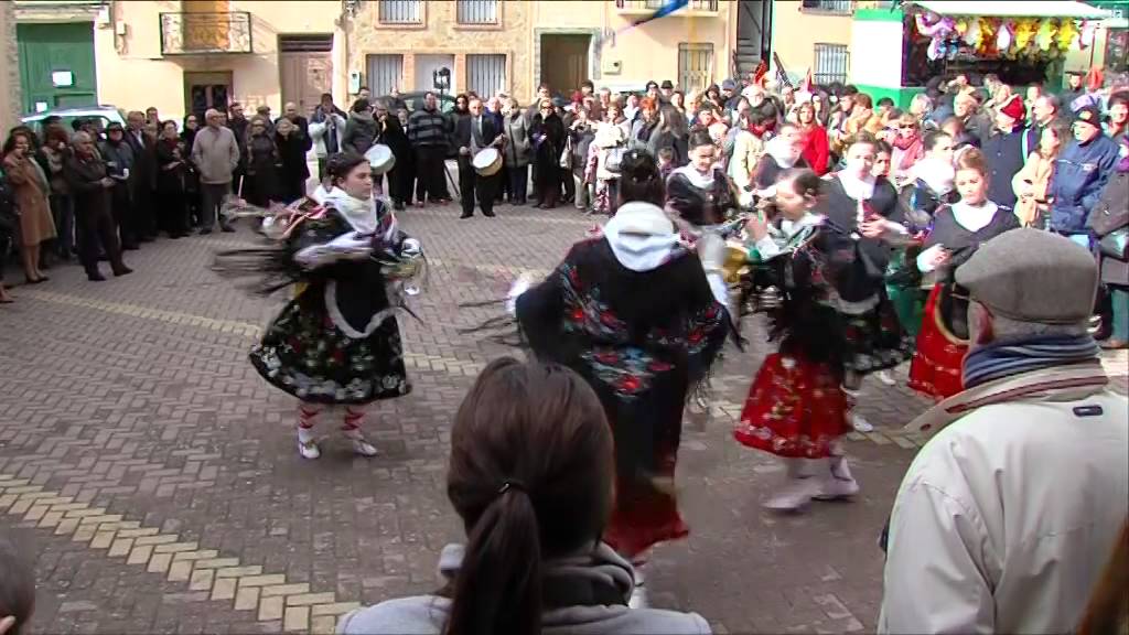 Visita de García-Page a la 'Endiablada' de Almonacid del Marquesado (Cuenca)