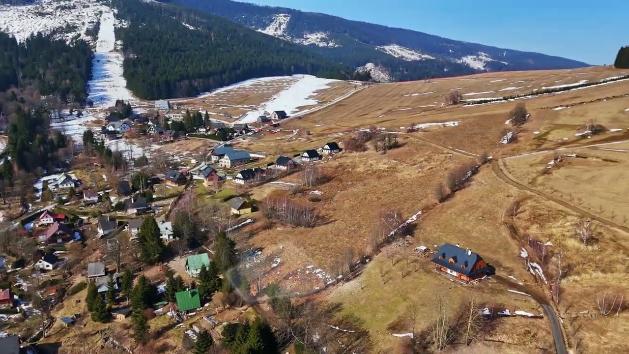 Jeseníky, pozemek 840 m² u sjezdovky a nová roubenka se 2 apartmány