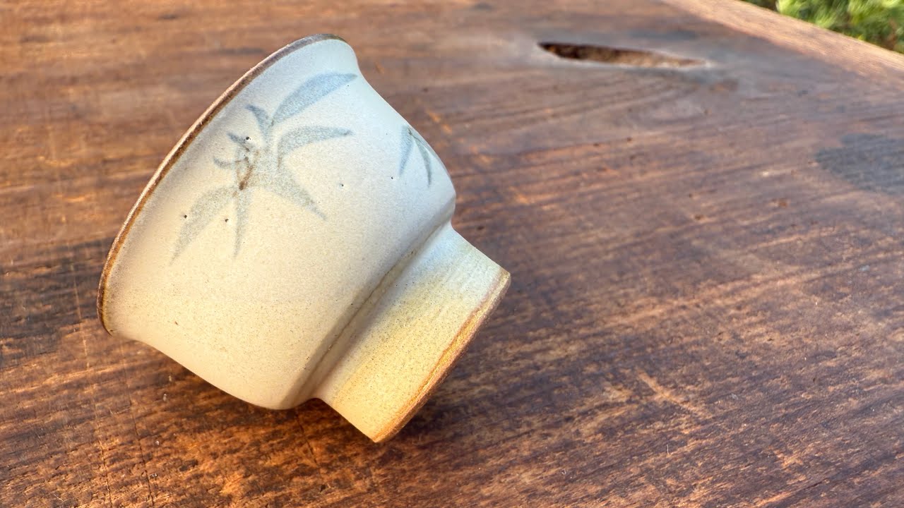 🎎 Small Japanese Sake Cup (Guinomi) with Bamboo Motif &ndash; Mid-Showa Era &ndash; Japan Antique Roadshow