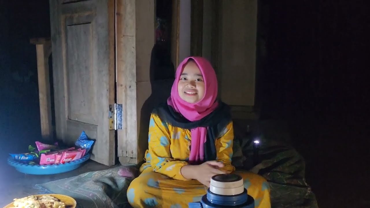 Lagi Viral  Janda Muda Buka Warung Di Rumah Tengah Hutan 