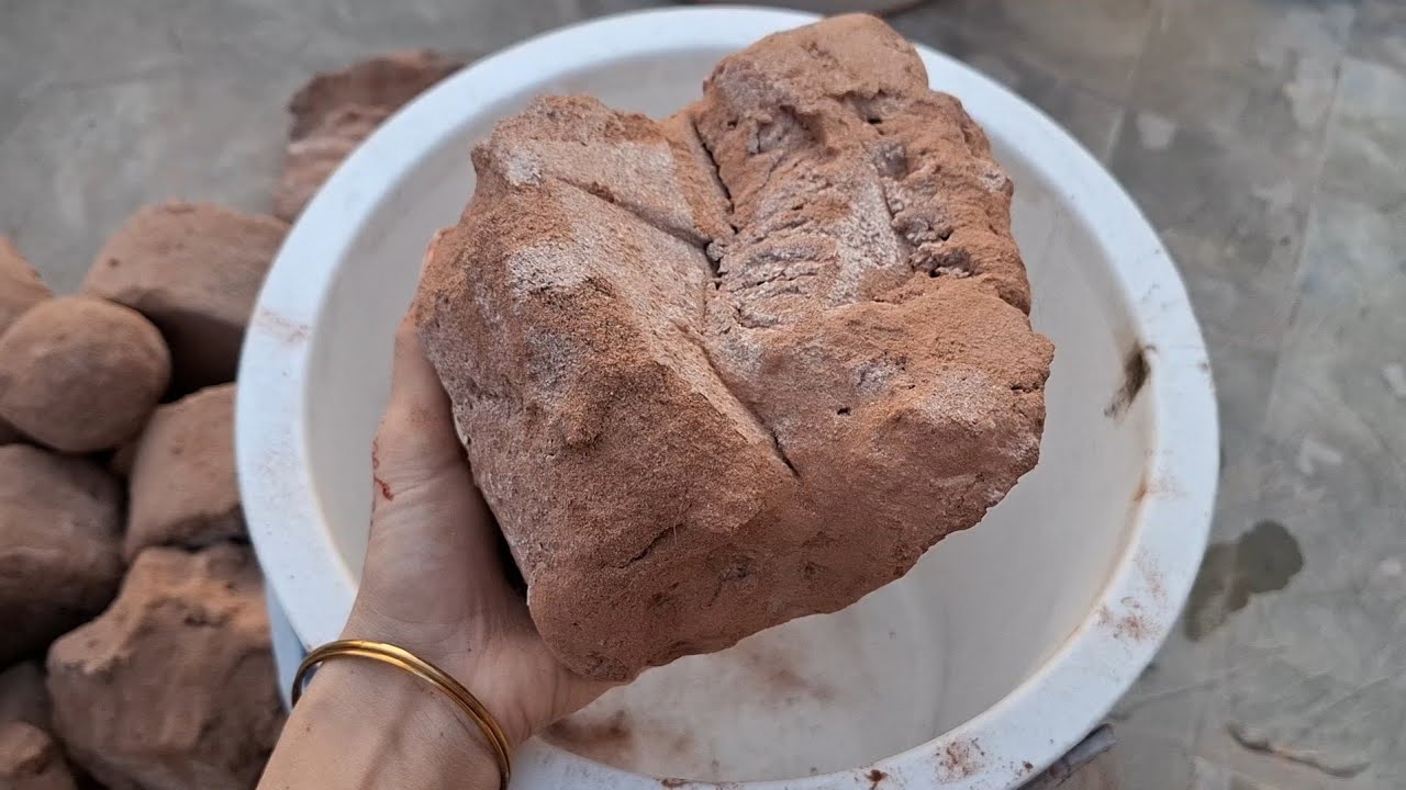 New video red sand dry&water crumbling oddly satisfying