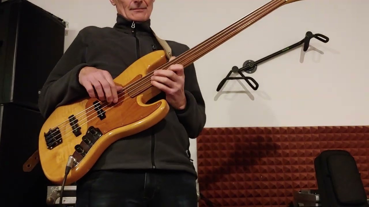 Jazz bass fretless liuteria Cassarà test