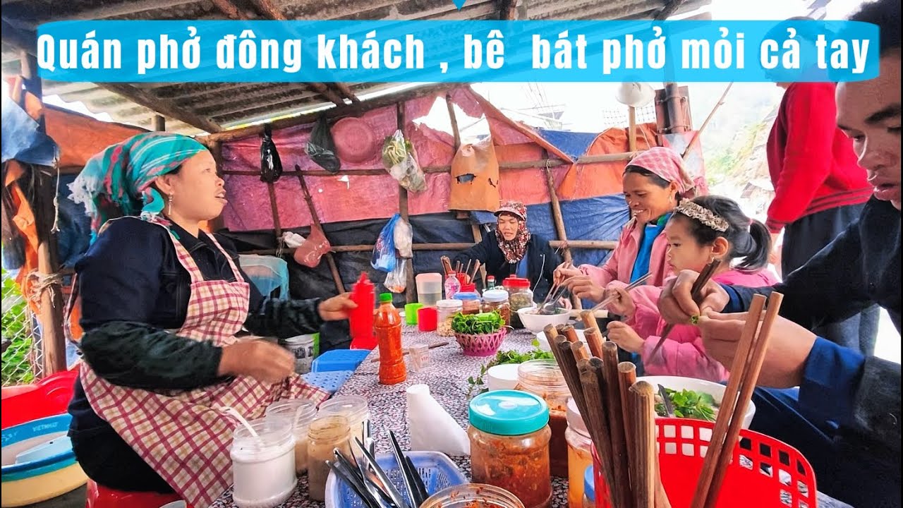 Bất ngờ với doanh thu 1 ngày của quán phở bé tẹo bên lề đường , bát phở 5 nghìn vẫn làm cho khách