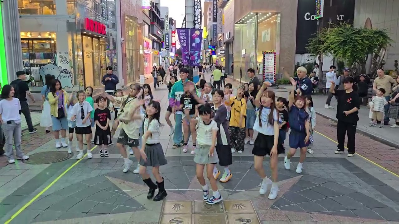 복고 가즈아 #춤추는나율 #kpop #music #dance #쇼츠 #챌린지 #AFstarz #춤추는곰돌 #춤추는현수 #COLA #춤추는나율COLA #어깨댄스챌린지