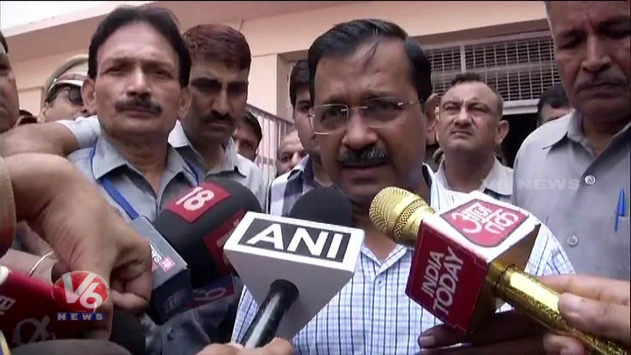Arvind Kejriwal Meet  Victim Family And Pay Condolence | Gives 10 Lakhs Compensation | V6 News