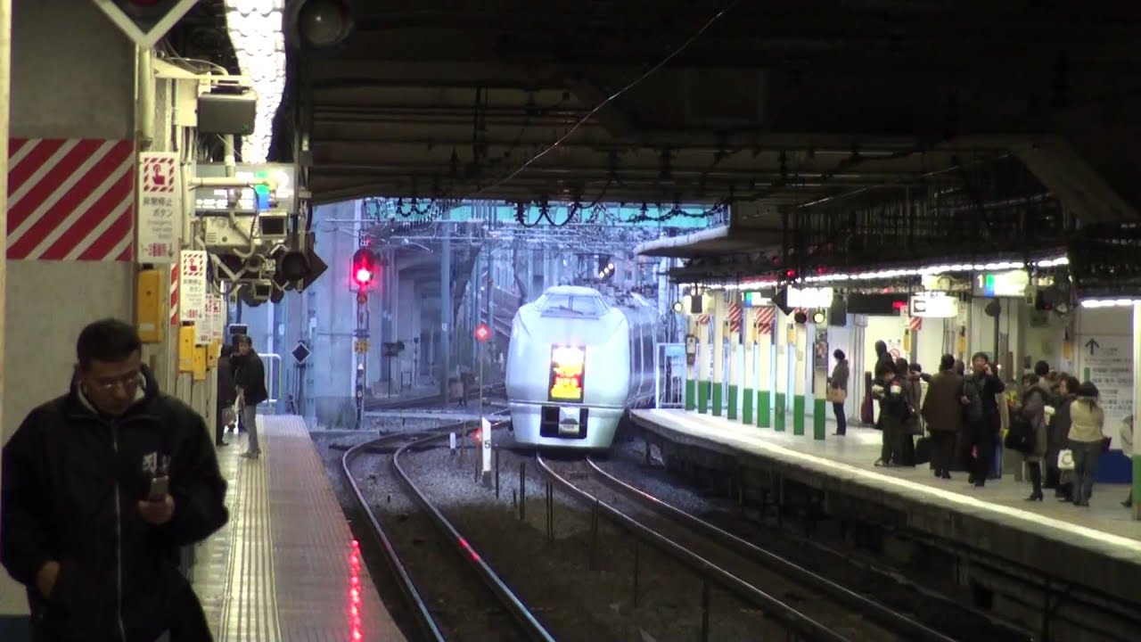 仙台行スーパーひたち。下り特急スーパーひたち39号。北千住駅通過。