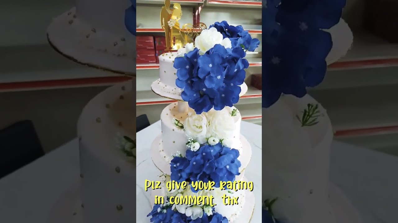 Navy Blue Flowers White Wedding Cake 3-Tiered Pillars