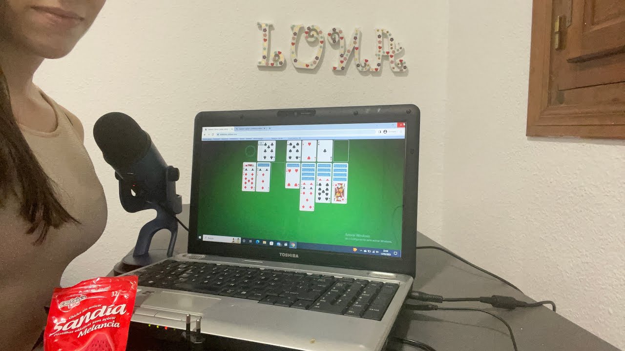 ASMR Jugando Solitario Ordenador Con Chicle