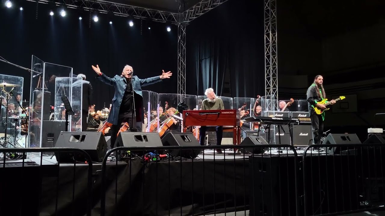 Concerto for Group and Orchestra Bruce Dickinson - Pictures of Home live Olomouc 02.04.2023