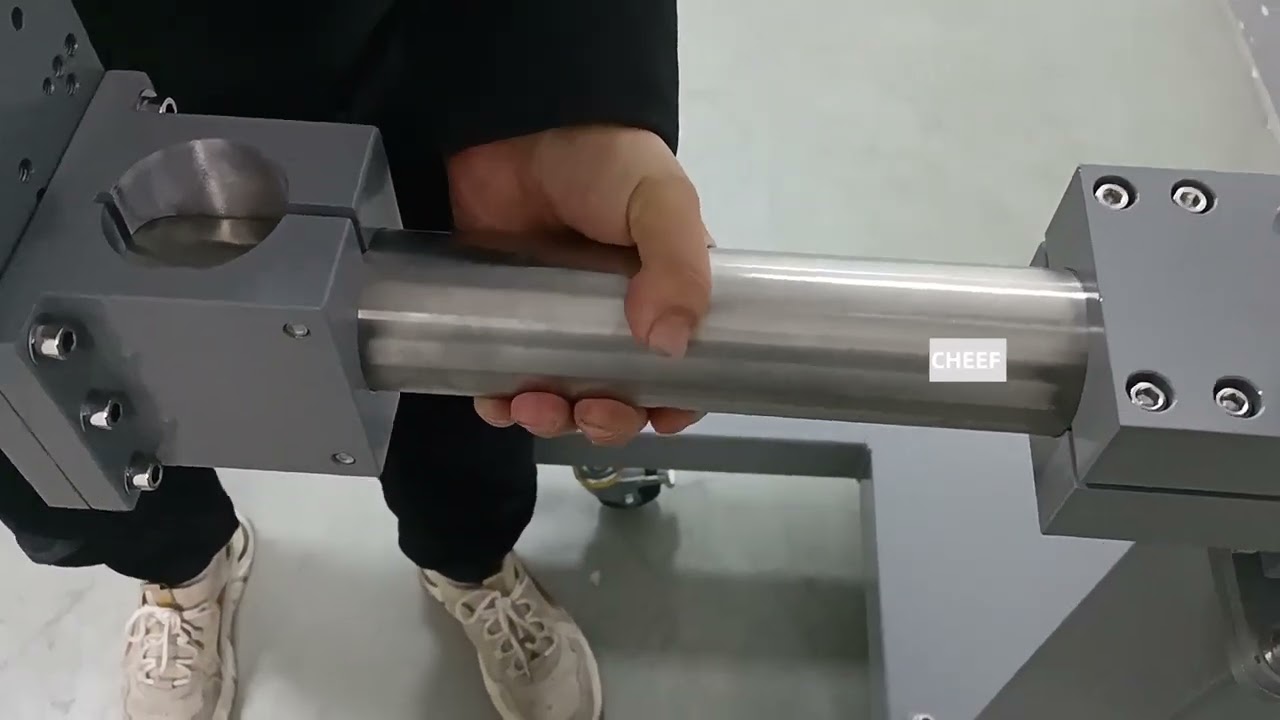 How is the Domino MX350i M230i labeling machine bracket assembled?