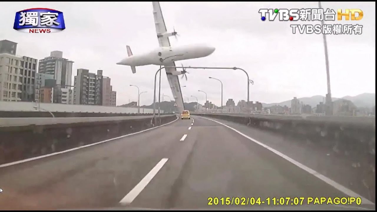 TransAsia Plane Crashes Into Taipei River Shortly After Takeoff