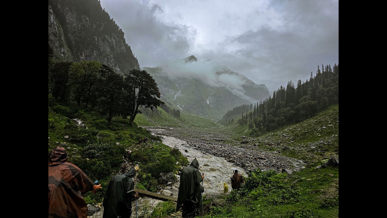 Hampta pass trek | Day 2 | Manali to Chika campsite |  The day filled with rains and more rains.