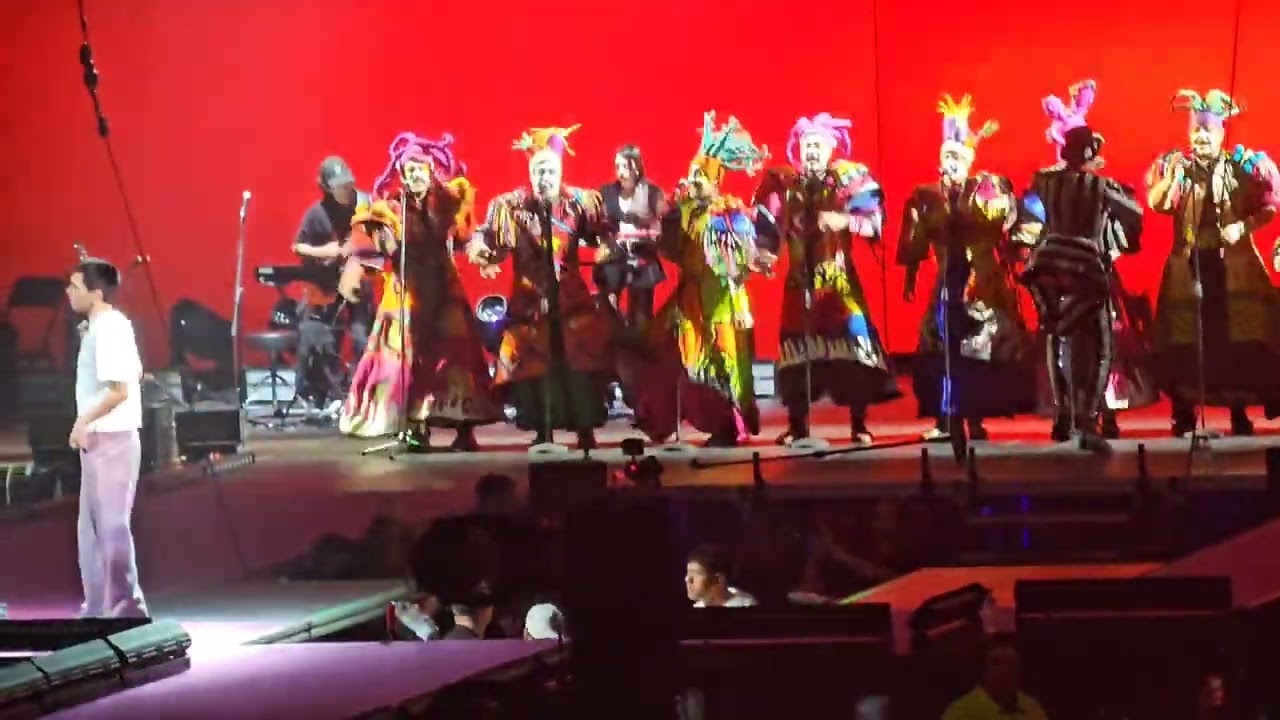 Milo j.  NEGRA MURGUERA.   MOVISTAR ARENA 2025