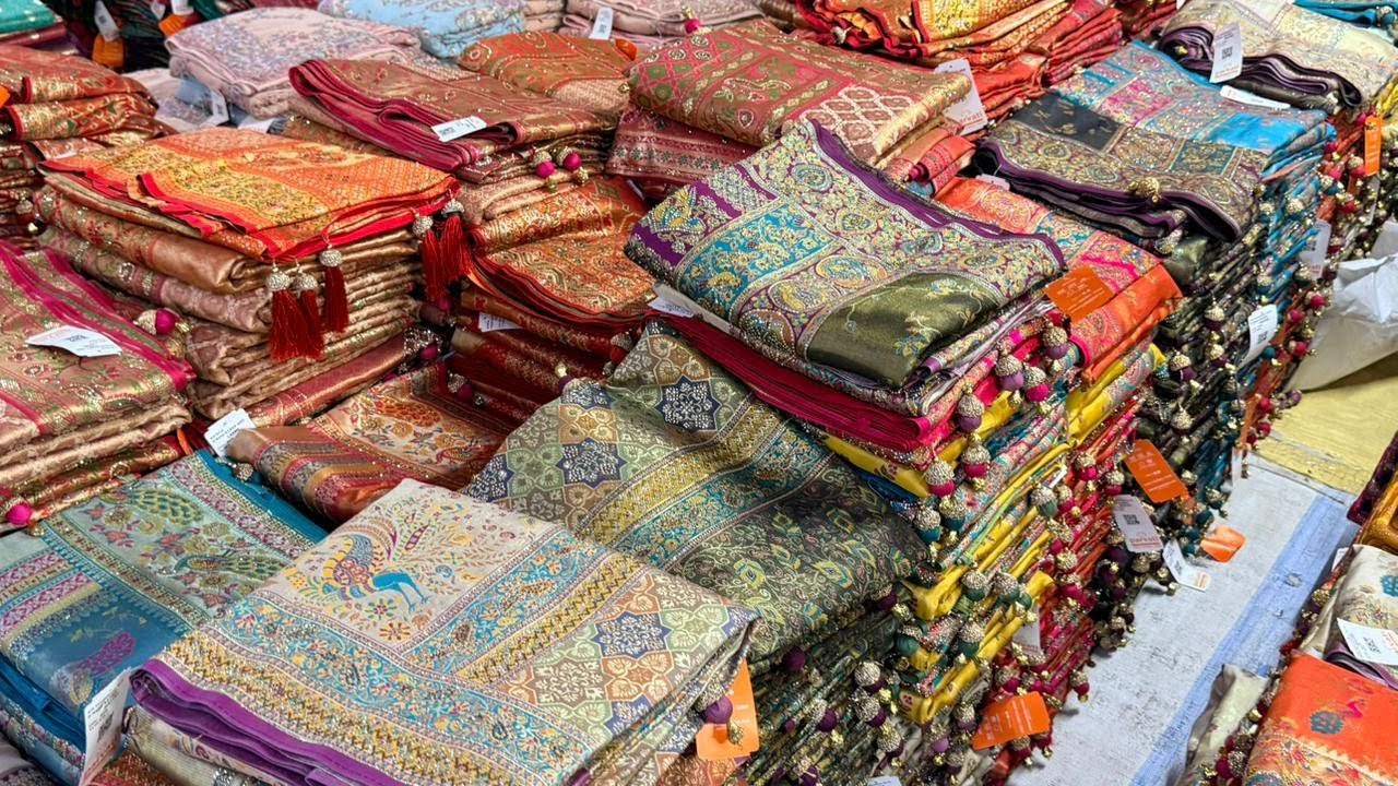 Surat Saree के सबसे पुराने व्यापारी, देश विदेश में जाती हे इनकी Sarees, Saree Manufacturer Surat