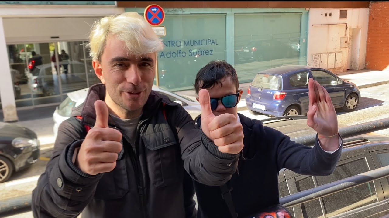 Ivan & Mario entrevistan a gente en el Día Internacional de las Personas con Discapacidad