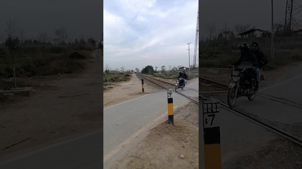 17Up Millat Express With PHA-20-8309 Pass Through From M4 Motorway Bridge Near Chak Jhumra | 