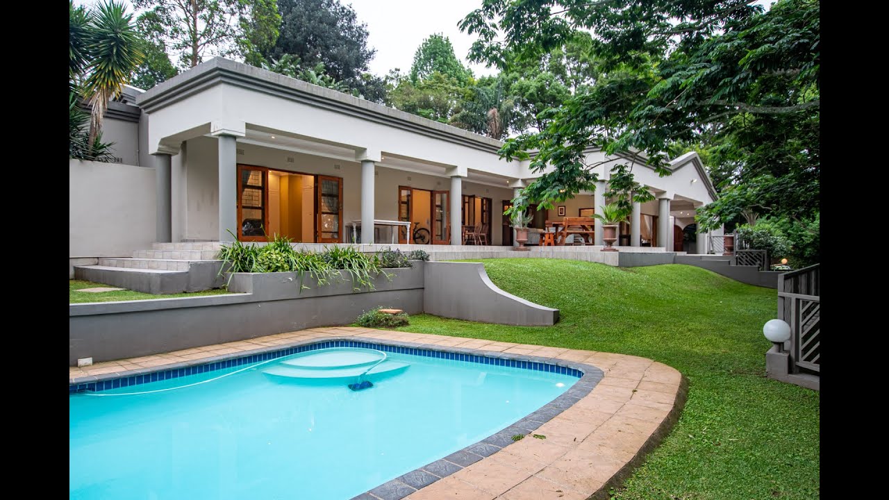R3,995,000 | 5 Bedroom House For Sale in Kloof