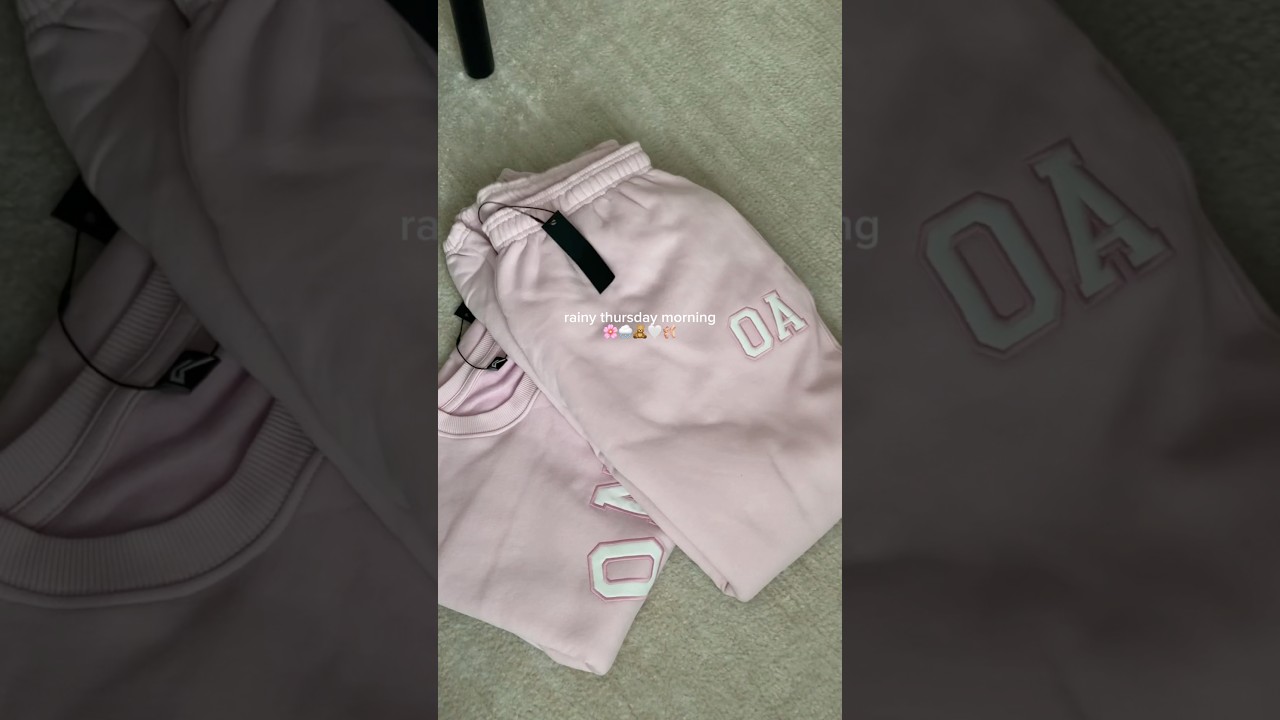 Счастливого четверга! 💕 Кто-нибудь ожидает сумасшедшей погоды на этих выходных? 🌧️ 